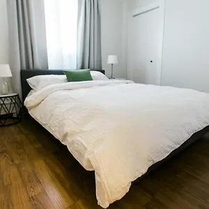 Cozy 2-bedroom Near Downtown, With Laundry, Parking, Balcony Apartment Calgary